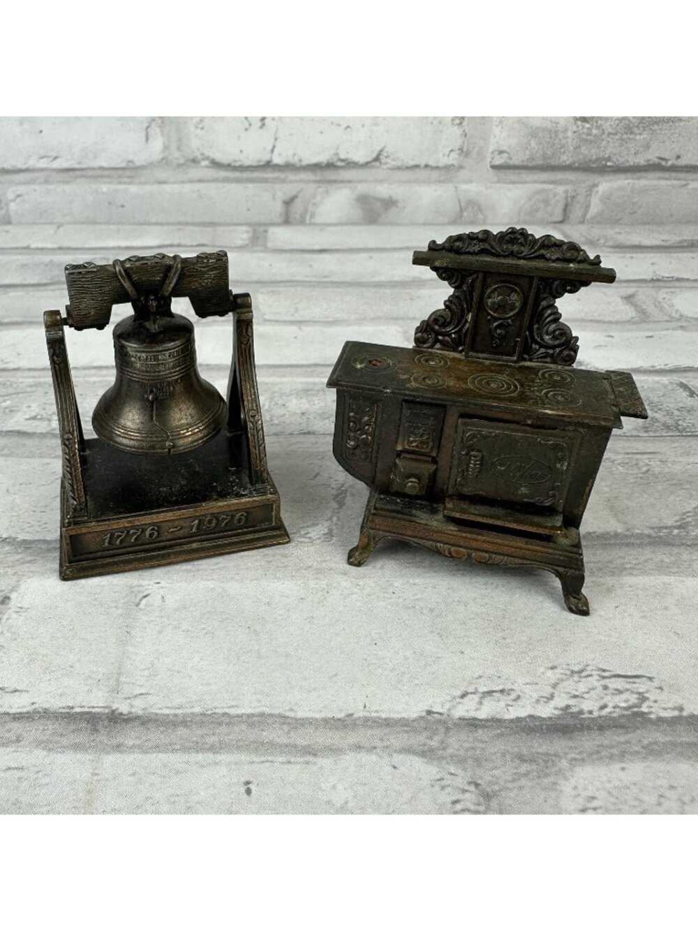 Play Me Metal Miniatures Liberty Bell & Stove Pencil Sharpener Lot of 2 70's